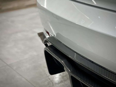 Carbonowy spoiler na klapę bagażnika Tesla Model 3