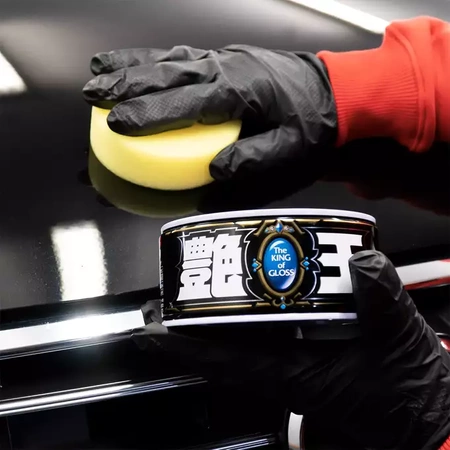 Soft99 The King of Gloss Dark Wosk Do Ciemnych Lakierów O Wysokim Połysku 300g